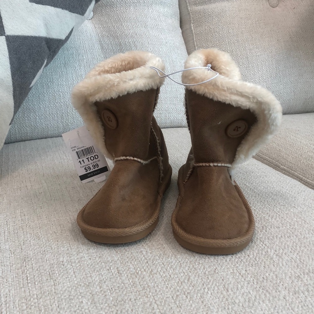 Brand new tan with fur toddler boots